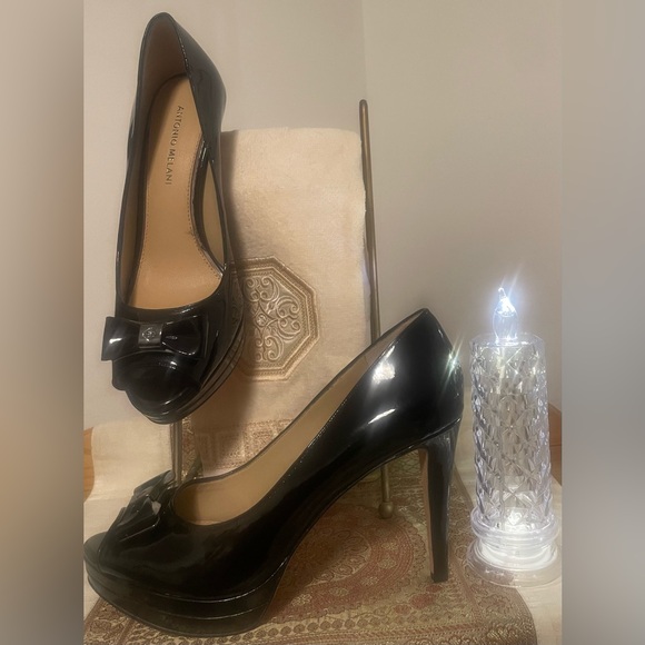 NEW Antonio Melani leather Patent Peep Toe Heels Size 9 - Picture 1 of 4